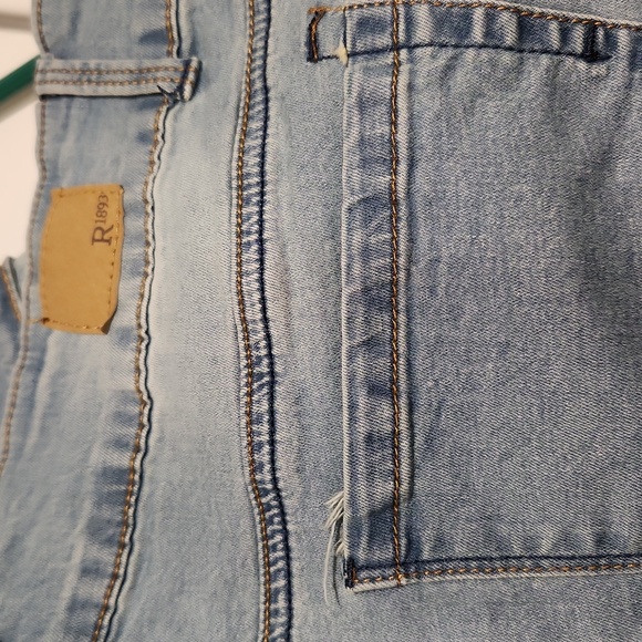 R 1893 Girlfrind Jeans - Picture 3 of 4